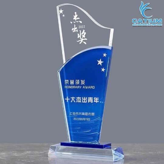 Biểu Trưng Thủy Tinh Tứ Giác Lượn Sóng