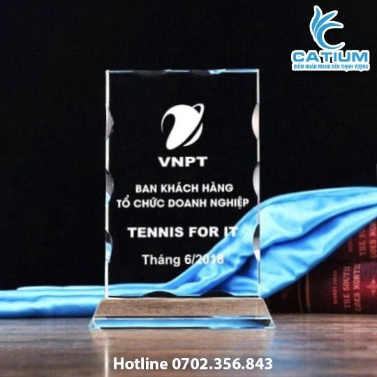 Kỷ Niệm Chương Pha Lê Chữ Nhật