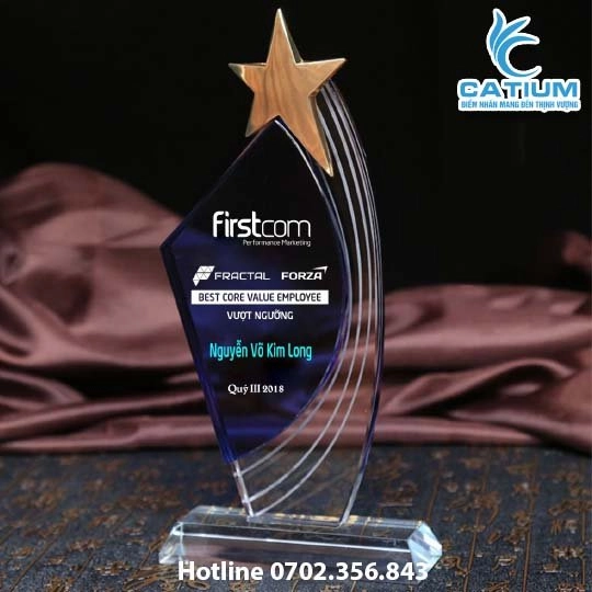 Kỷ Niệm Chương Pha Lê Sáng Tạo Cho Nhân Viên