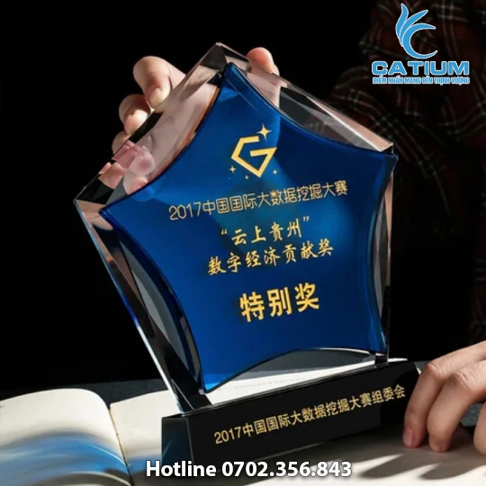 Kỷ Niệm Chương Pha Lê Ngôi Sao