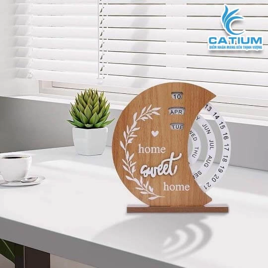 Lịch Gỗ Để Bàn Khắc Chữ
