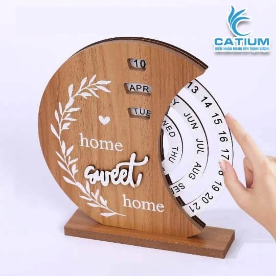 Lịch Gỗ Để Bàn Khắc Chữ
