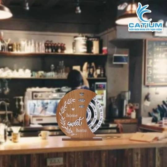 Lịch Gỗ Để Bàn Khắc Chữ
