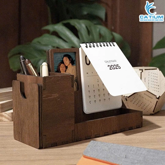 Lịch Gỗ Kèm Khung Ảnh
