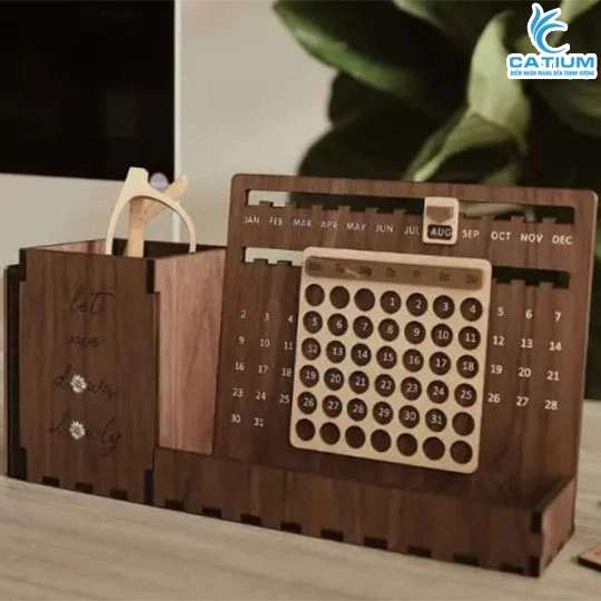 Lịch Gỗ Trượt Để Bàn Khắc Theo Yêu Cầu