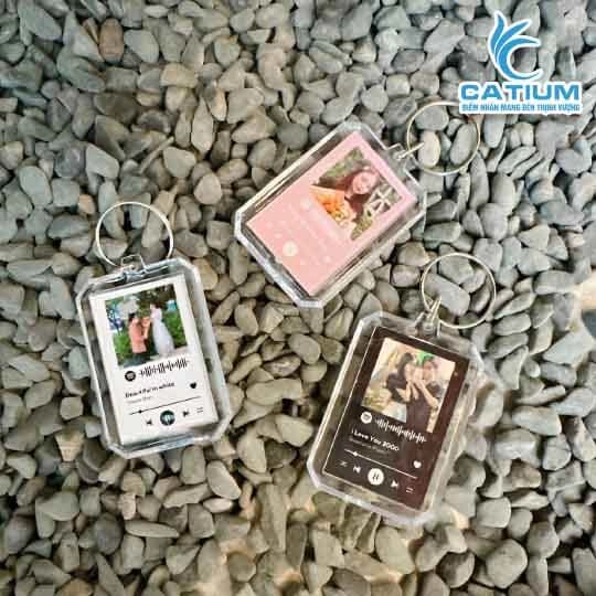 Móc Khóa In Hình Ép Nhựa Theo Yêu Cầu