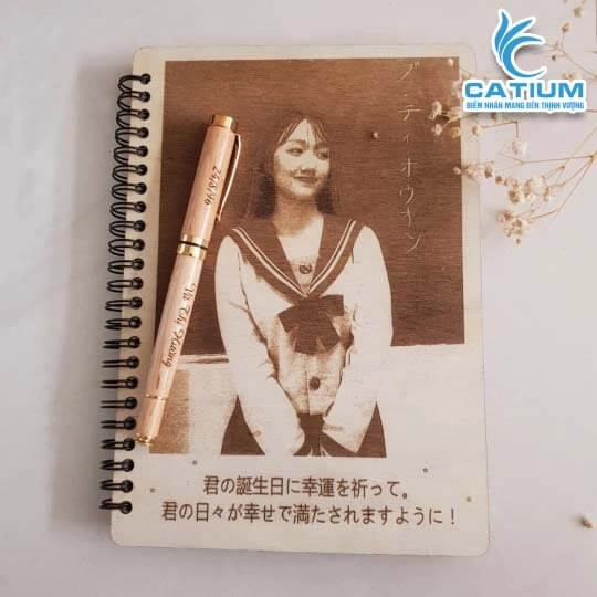 Sổ Gỗ Khắc Hình Chữ Theo Yêu Cầu 