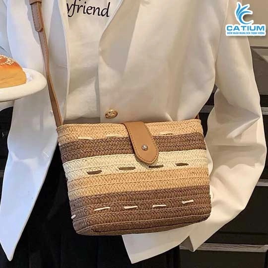 Túi Cói Kẻ Sọc Nắp Da